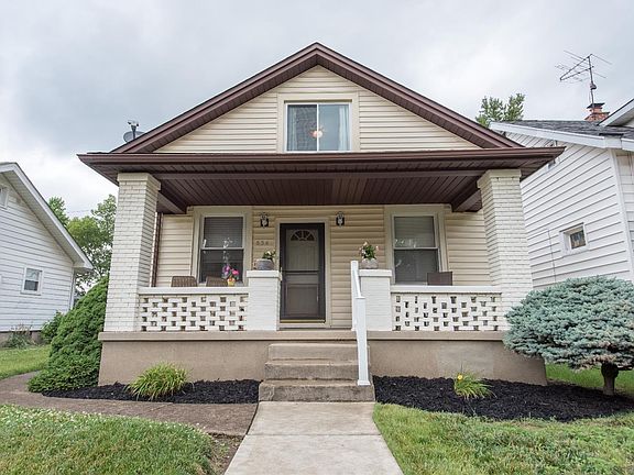 2nd image of 834 Noyes Ave