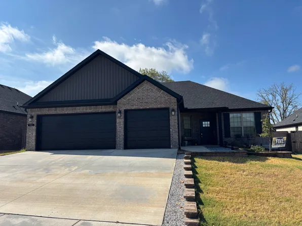 715 Harbison St, Bentonville, AR 72713