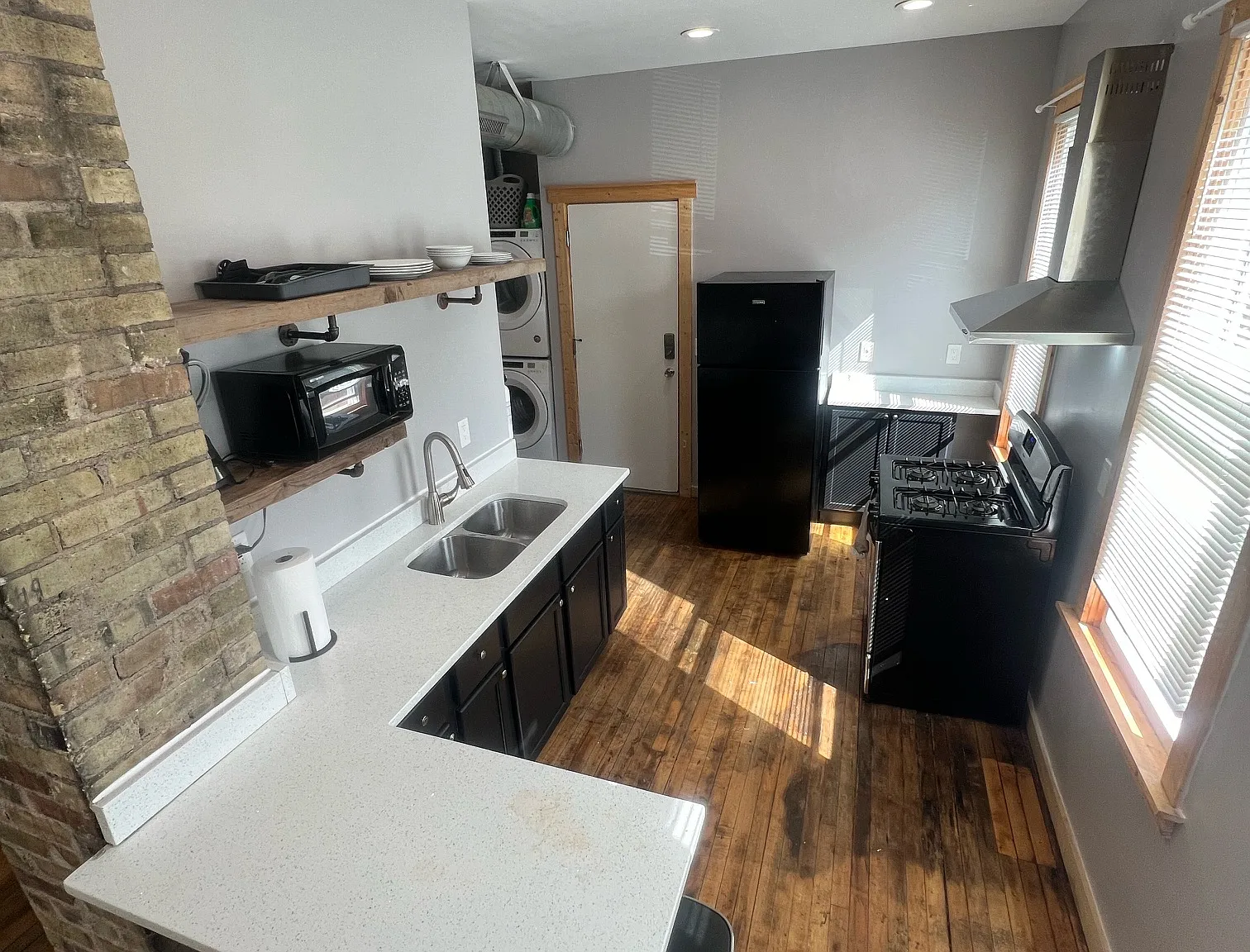 2 bed, 650 sqft, $1,550 — Photo 2