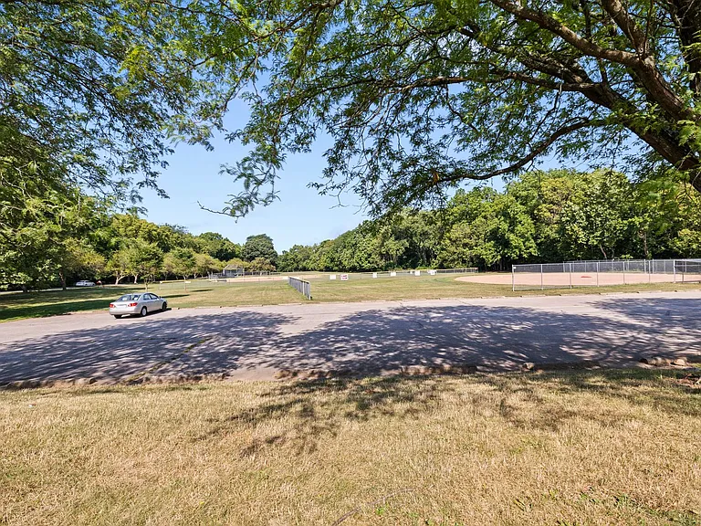 181 Amazon Pl — Photo 37