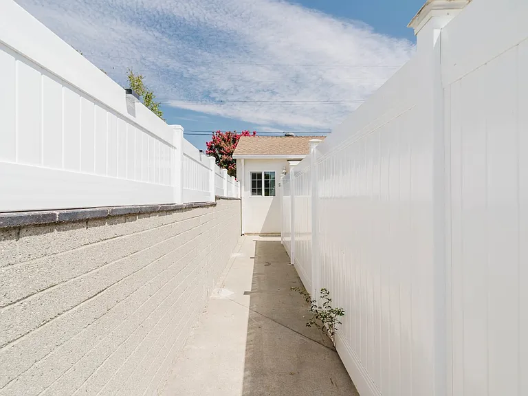2027 Bonita Ave — Photo 3