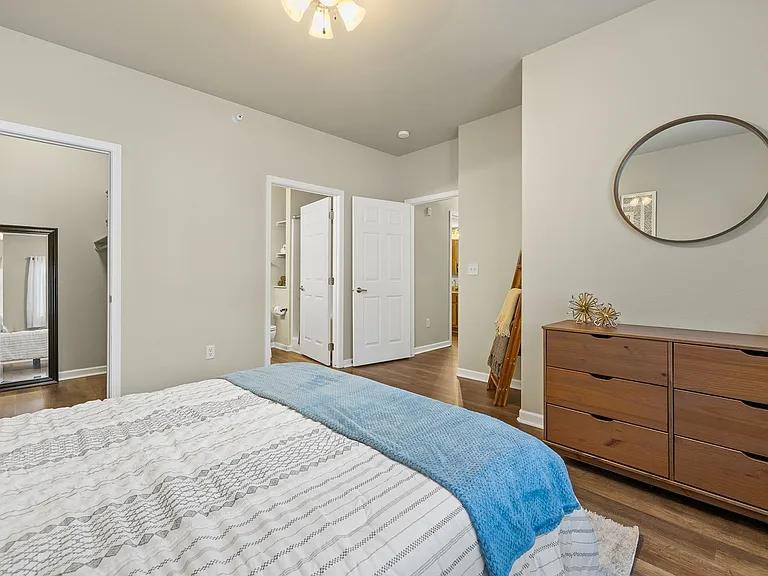 2bd 2ba - Premium Unit