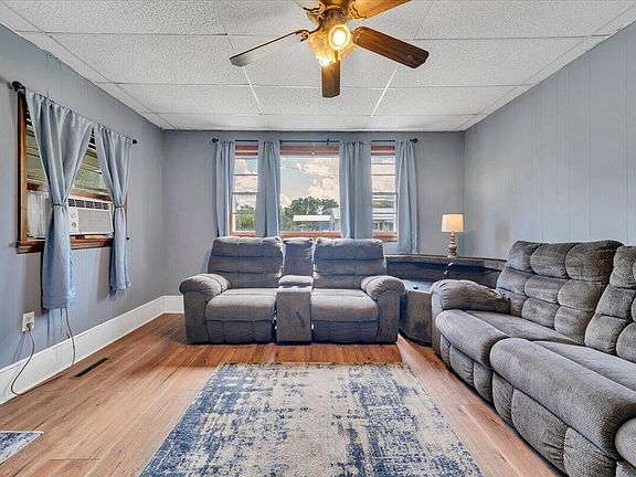 3rd image of 516 Railroad Ave