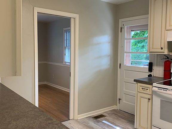 5th image of 309 Ronald Dr