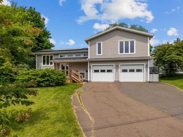 47 Admiral St, Charlottetown, PE C1A 2C5