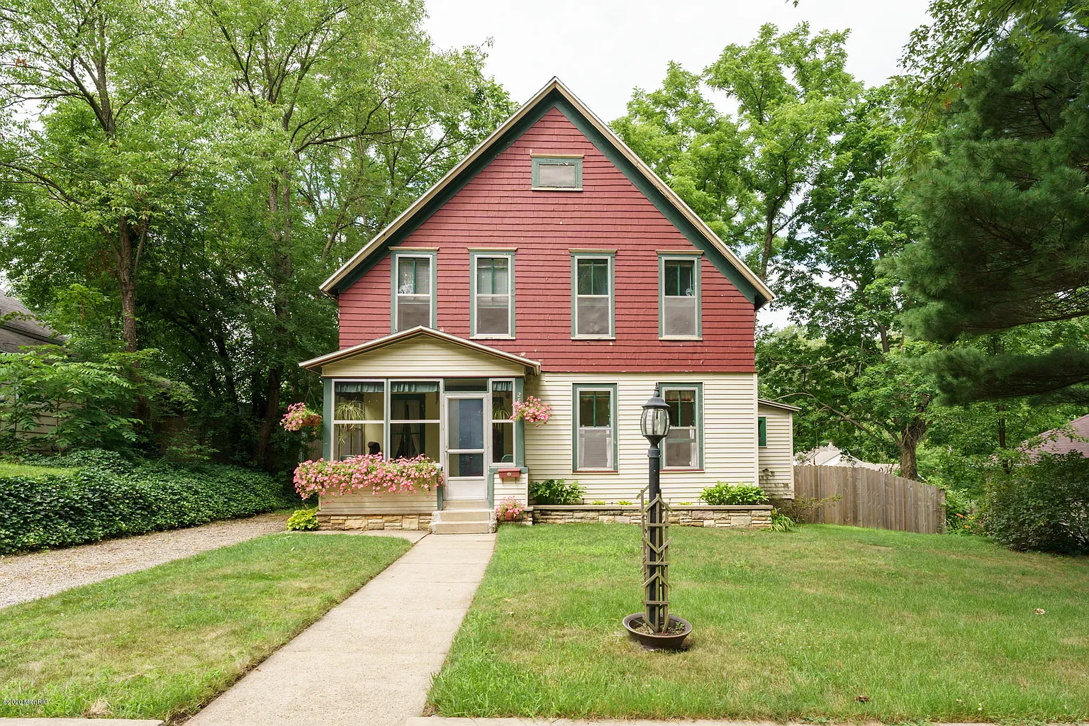 285 Chestnut St photo 1