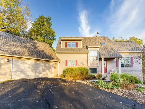 5 Heatherdowns Ln, Galena, IL 61036