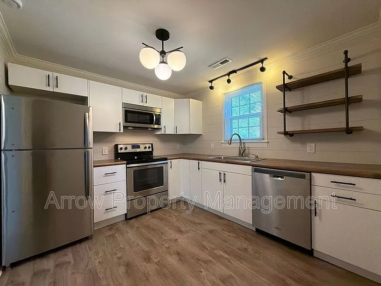 1459 Plum St #2 — Photo 4