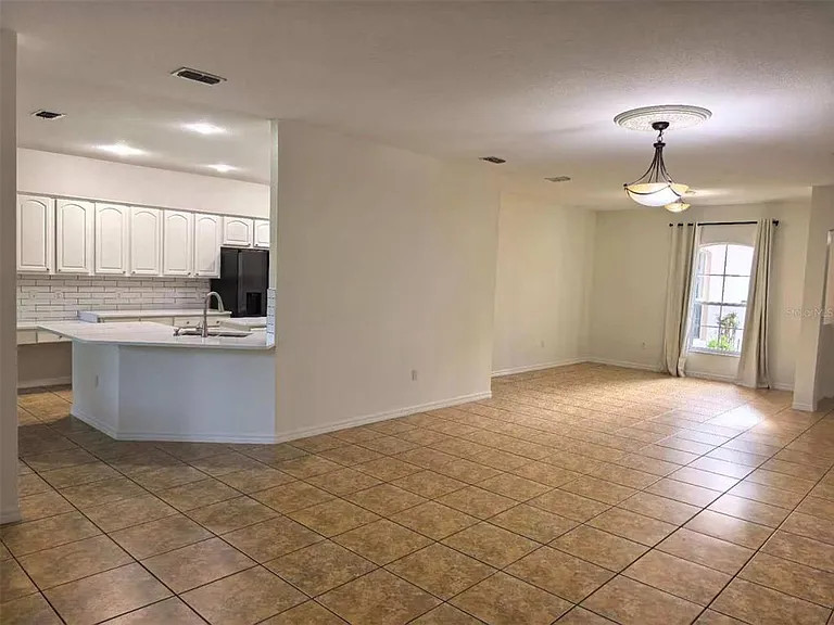 3520 Shorewood Dr — Photo 5