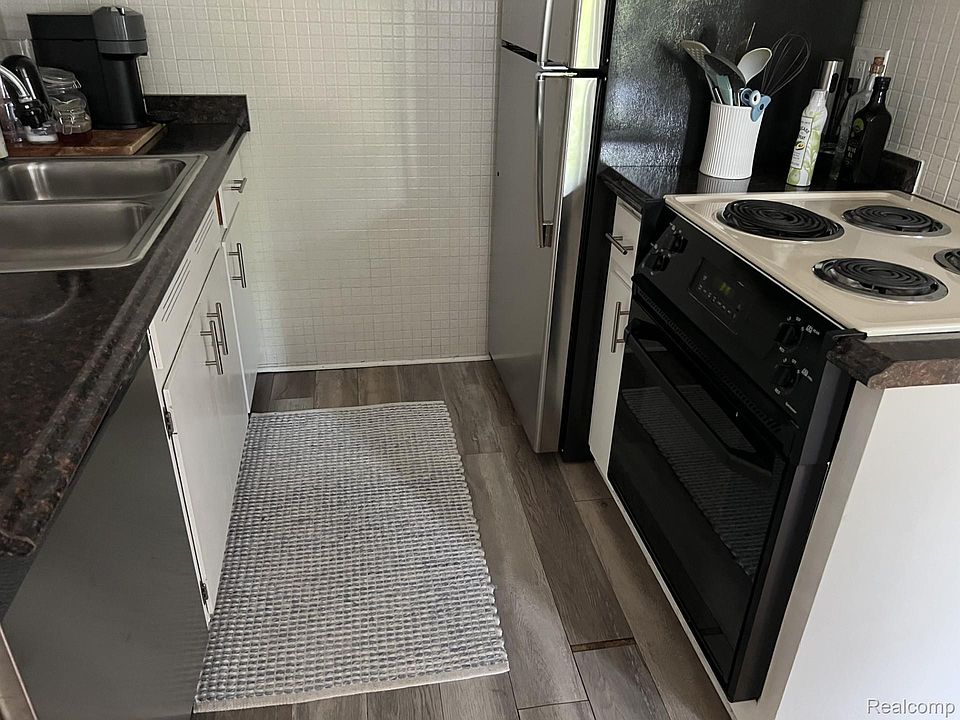 2820 Woodslee Dr Apt 107, photo 15