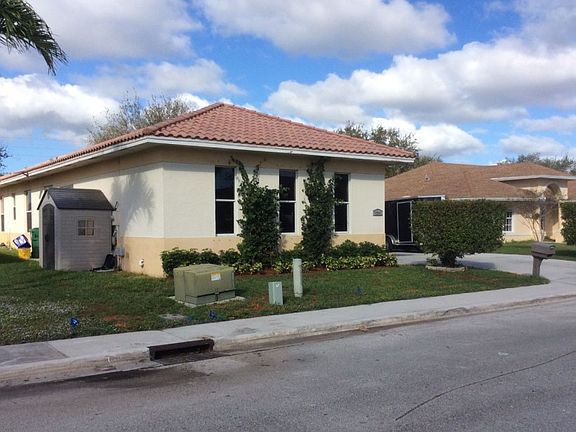 3rd image of 1731 Essex Ln