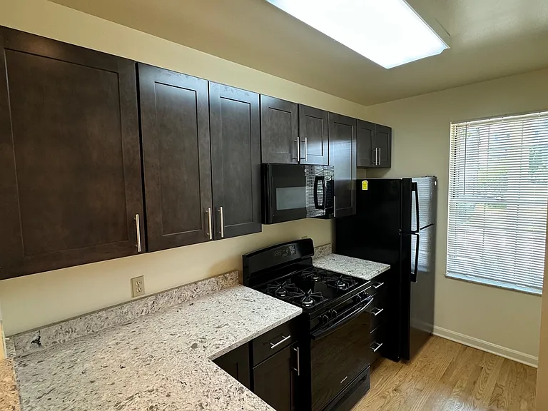 240 Shaler St — Photo 2