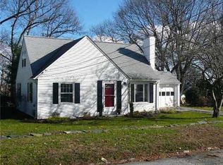 40 Kearsarge Dr, Cranston, RI 02920