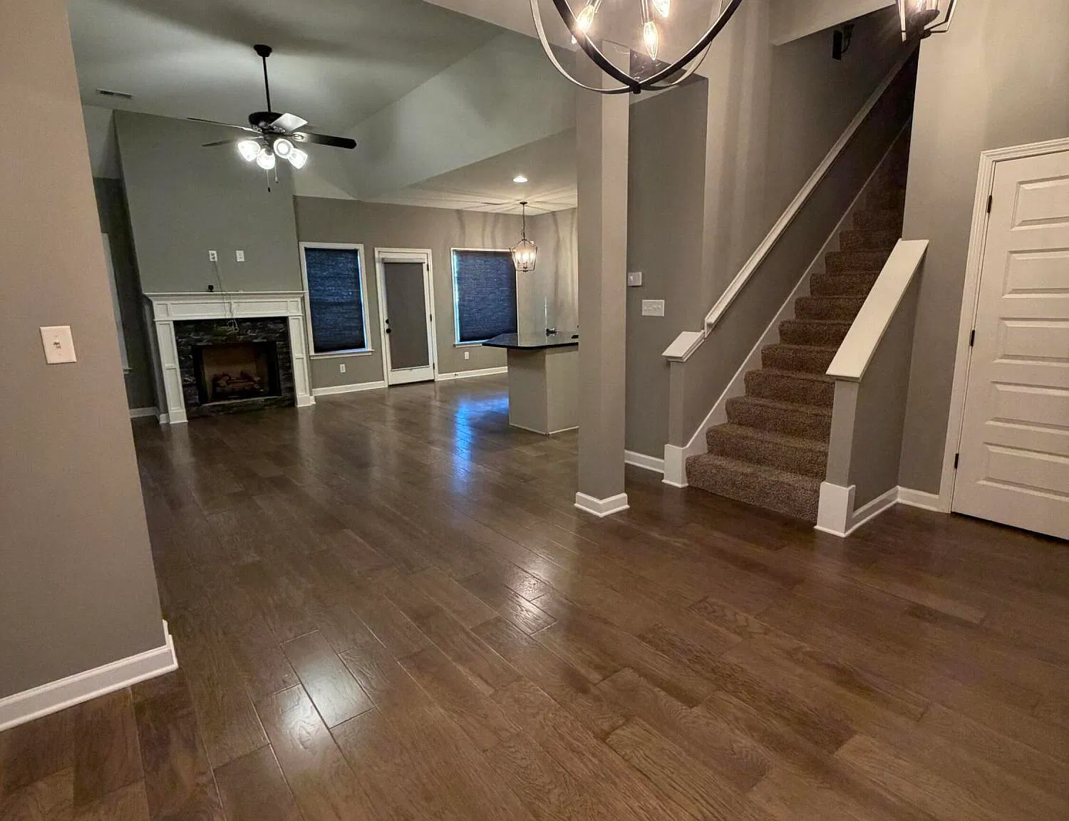 4 bed, 2.5 bath, 2155 sqft, $2,400 — Photo 2