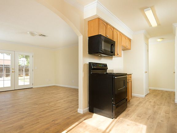 4th image of 5303 Acacia Way