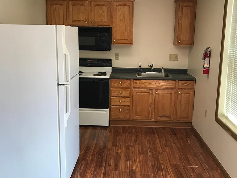 224 Logan Ave — Photo 11