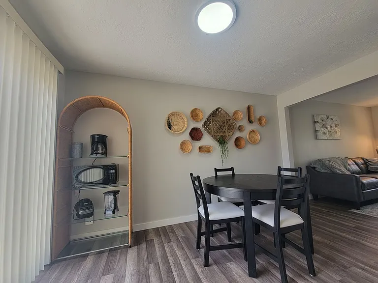 Newly Renovated Townhouse - Pet Friendly!! — Photo 4