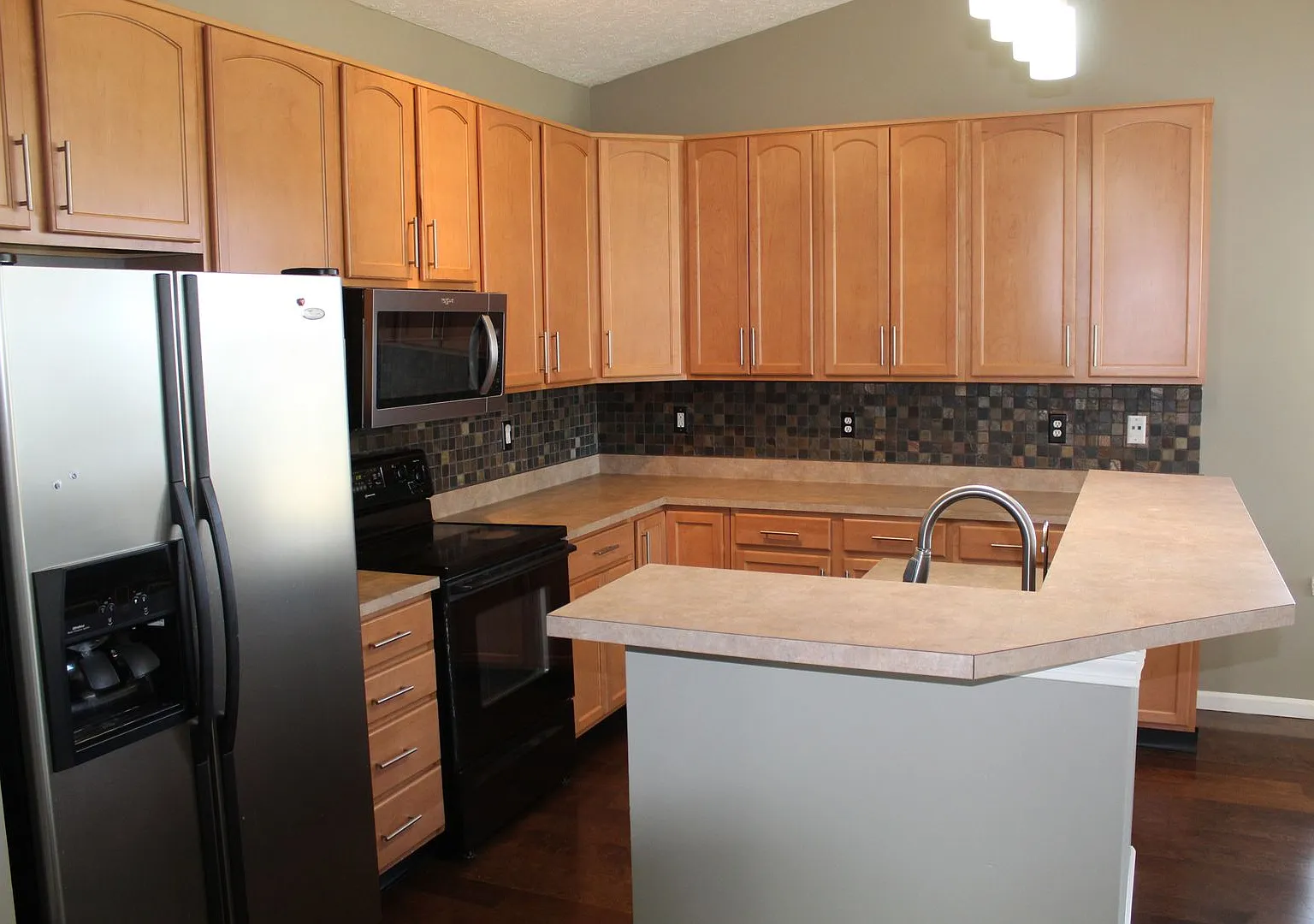 Cute 3BR Ranch in Avon! — Photo 4
