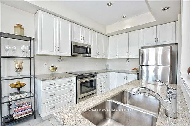 7 Lakelawn Rd #11 — Photo 8