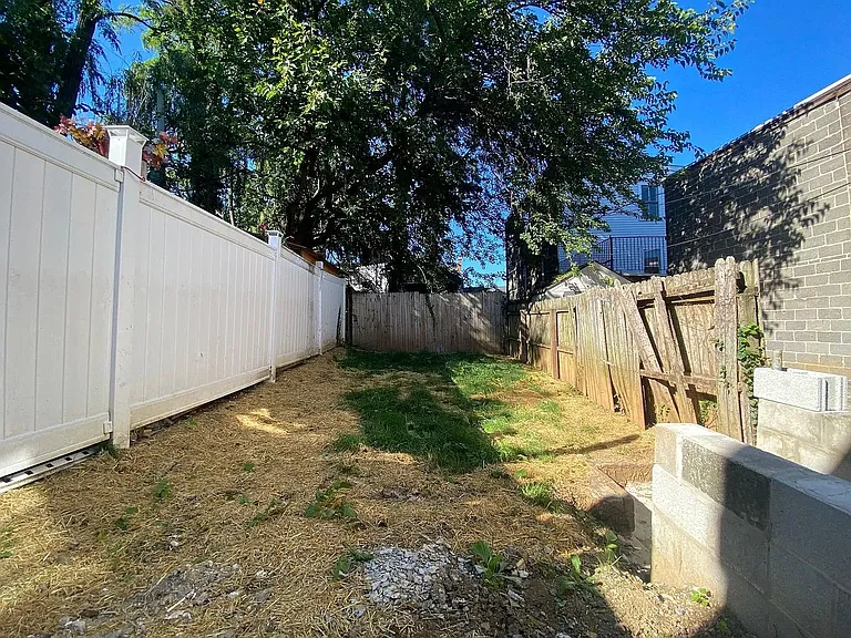 445 Manor St — Photo 28