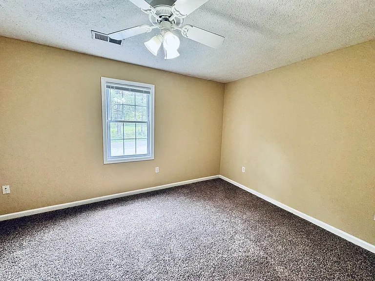 802 Middle St — Photo 11
