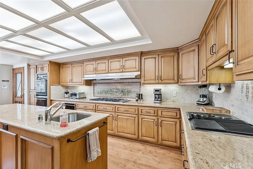 8 bed, 8.5 bath, 7375 sqft, $22,000 — Photo 4