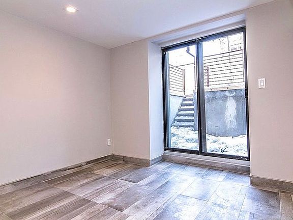 4th image of 182 Suydam St APT 1R