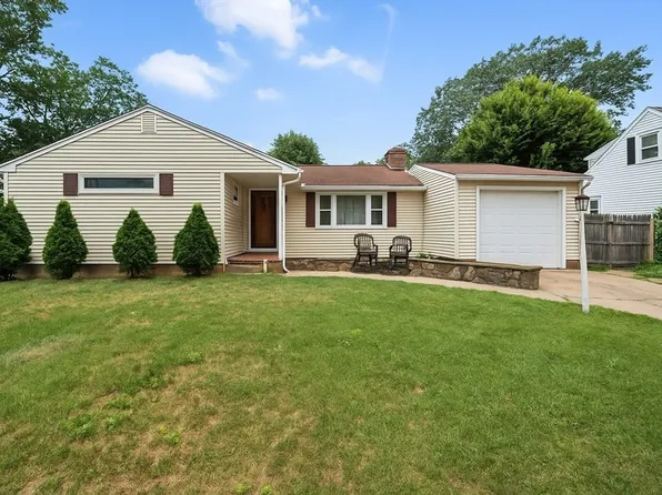 28 Holy Cross St, Springfield, MA 01104