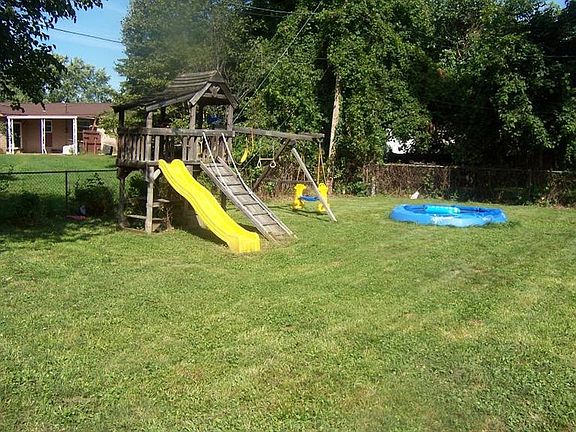 2nd image of 1009 Macarthur Dr