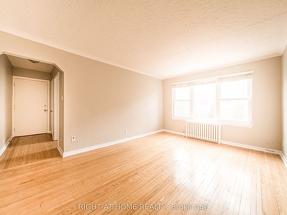 2nd image of 340 Lakeshore Rd W #4