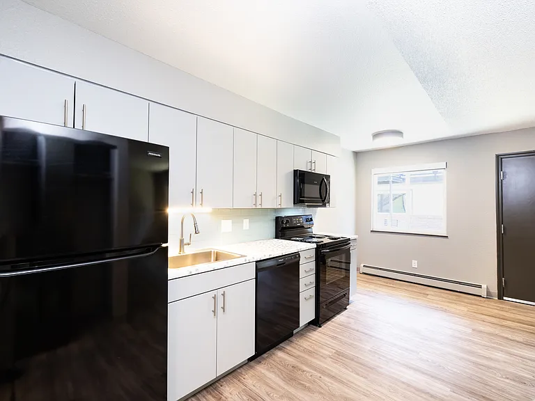 Caesar Square Apartments — Photo 19