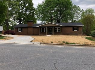 653 14th Ave NW, Hickory, NC 28601