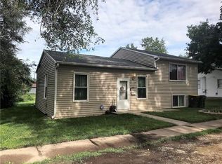 409 N 1st St, Savannah, MO 64485