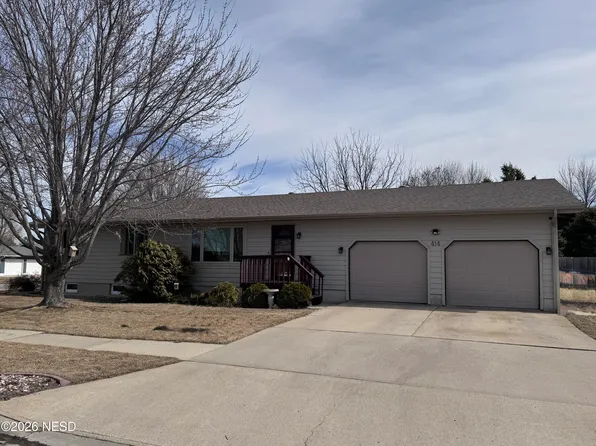 414 30th St NW, Watertown, SD 57201