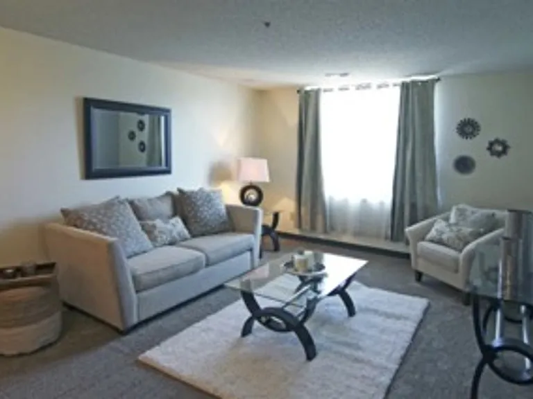 Brewers Point Apartments — Photo 5