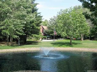 20 Carlton Dr, Orchard Park, NY 14127