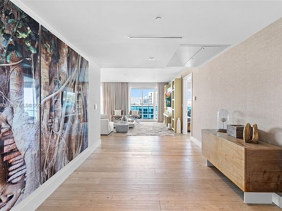 3rd image of 102 24th St #Penthouse 1703