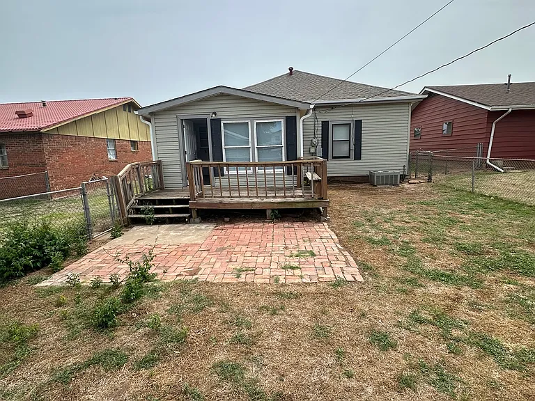 1014 Barnes St — Photo 16