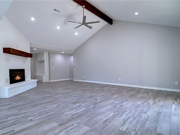 3rd image of 2904 E Blue Hill Dr