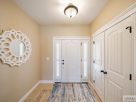 3rd image of 315 N Pointe Dr