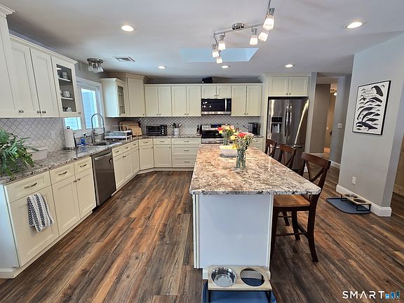 4th image of 573 Wolcott Road