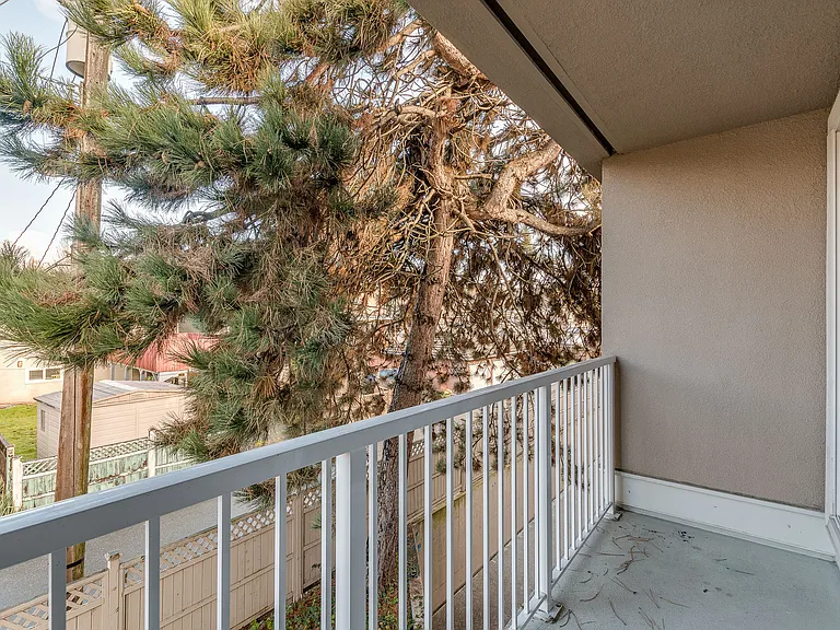 695 SE Marine Dr #605 — Photo 45