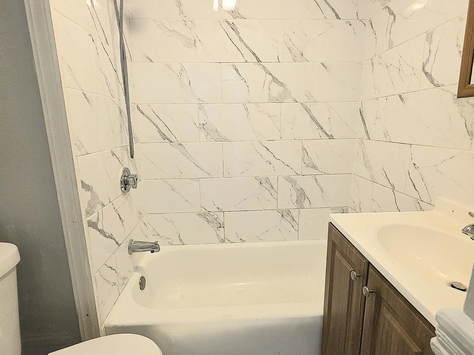3 bed, 1.0 bath, 3500 sqft, $1,500 — Photo 2