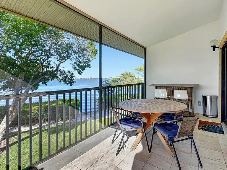 264 NE Edgewater Dr — Photo 18