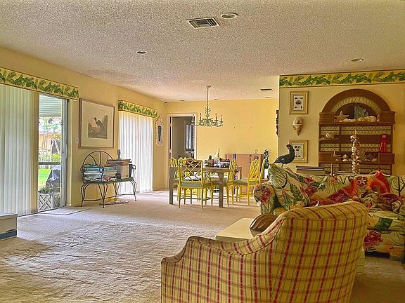 4th image of 809 Cypress Boulevard