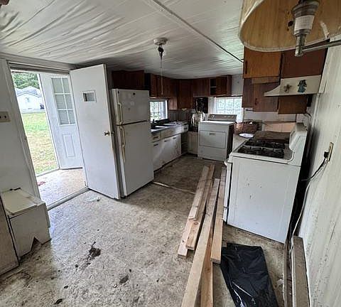 3rd image of 976 Warburton Rd