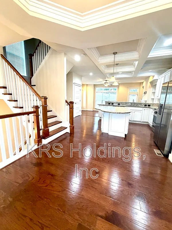 4 bed, 3.5 bath, 2222 sqft, $2,990 — Photo 3