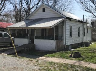 303 3rd St, Grand Tower, IL 62942