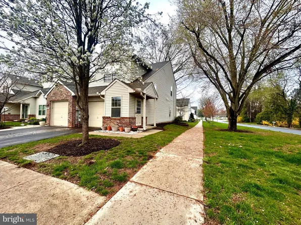 5212 Cobblestone Dr, Mechanicsburg, PA 17055