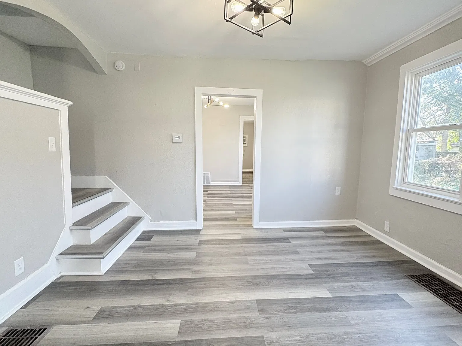 4 bed, 1142 sqft, $1,250 — Photo 2